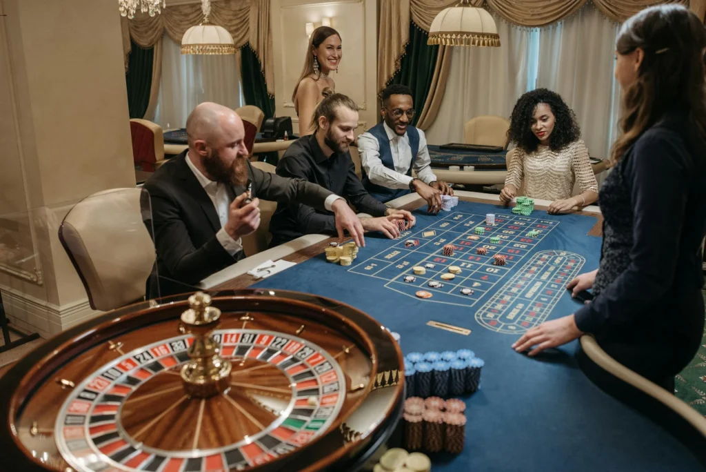 How to Recreate the Atmosphere of a Land-Based Casino Using Modern Tech at Home